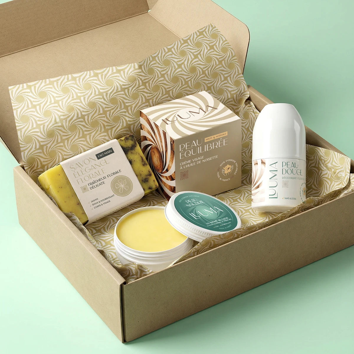 Les produits sont dans une box avec un papier de soie