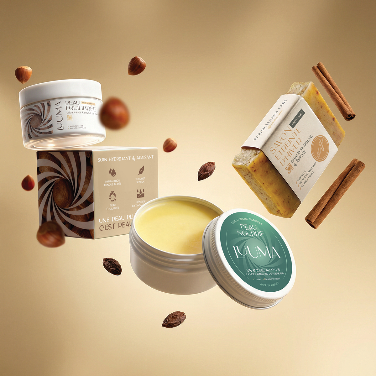 La crème, le baume et le savon sont entourés de leurs ingrédients